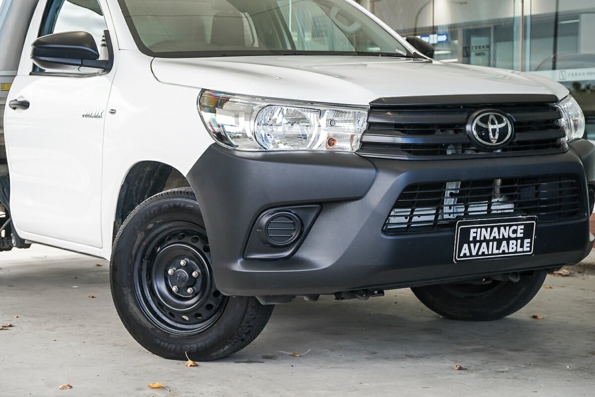 Toyota Hilux image 2