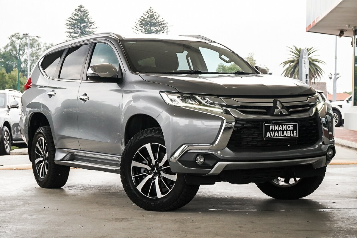 Mitsubishi Pajero Sport image 1