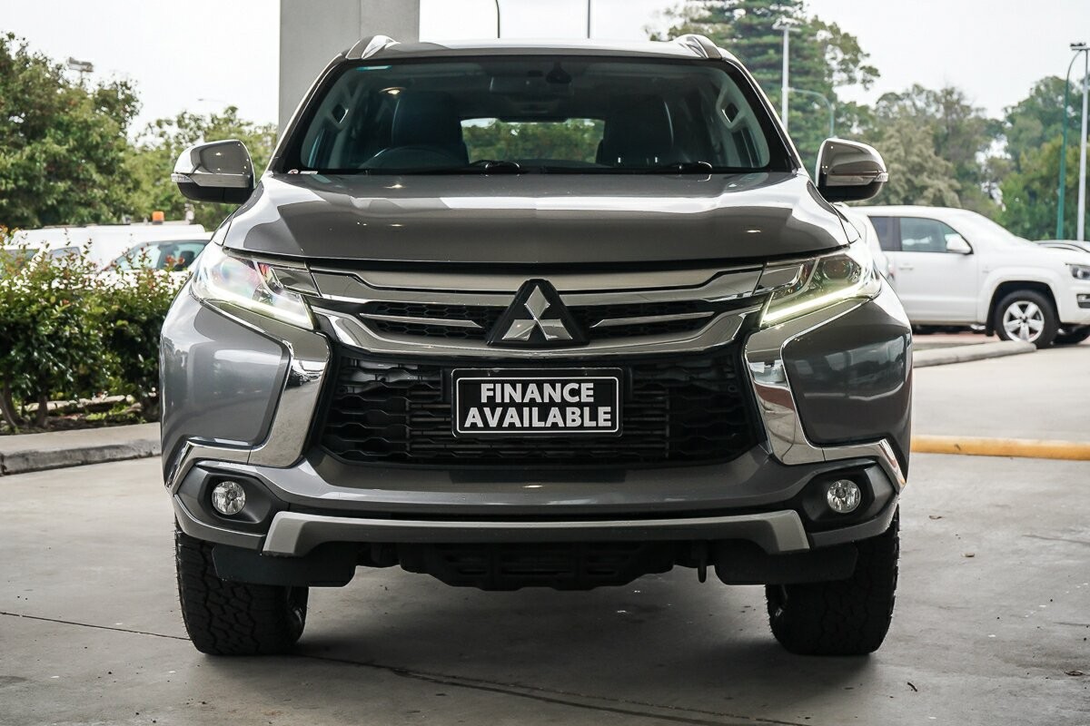 Mitsubishi Pajero Sport image 3