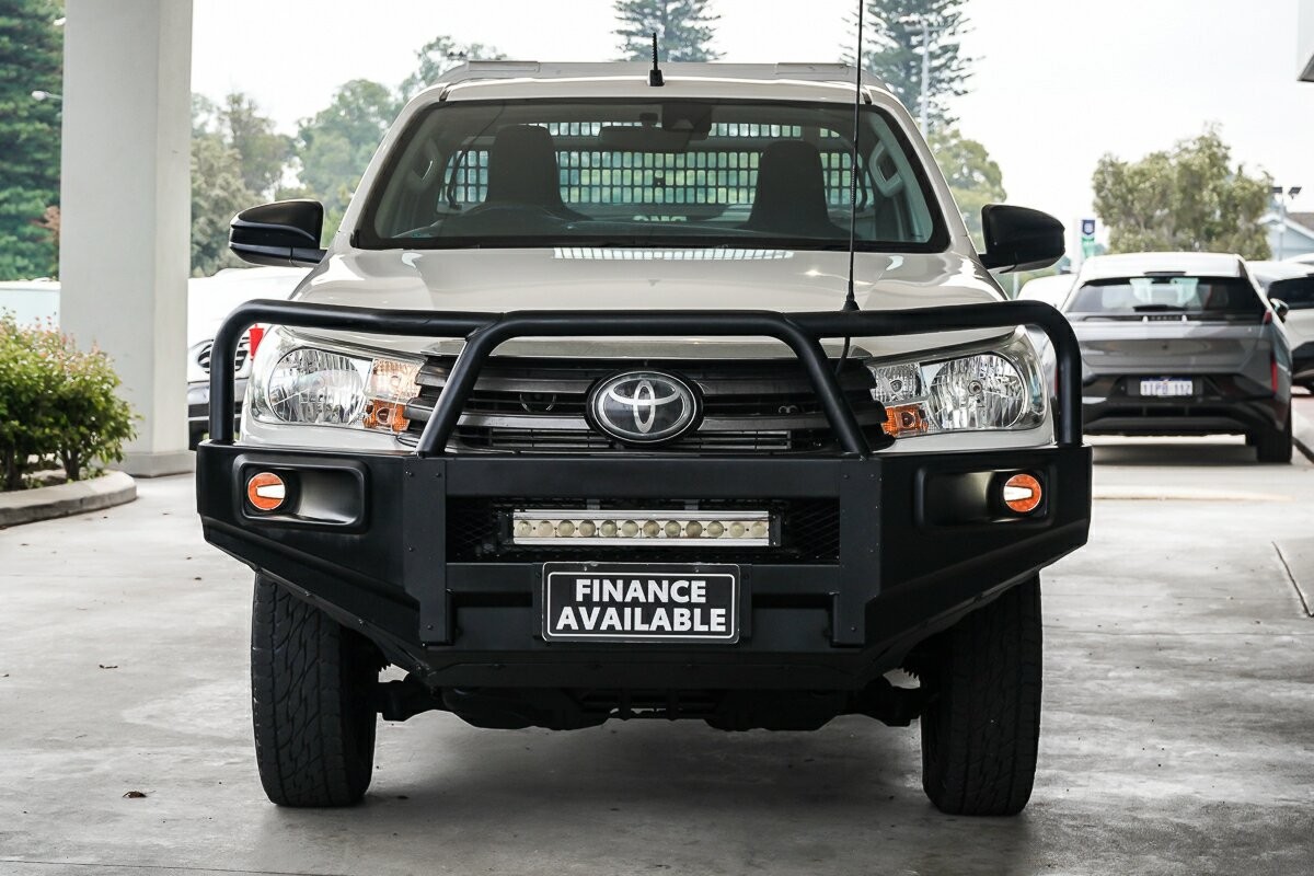 Toyota Hilux image 3
