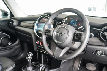 https://vehicle-cdn.autoleague.cloud/31373_U309766_13.jpg