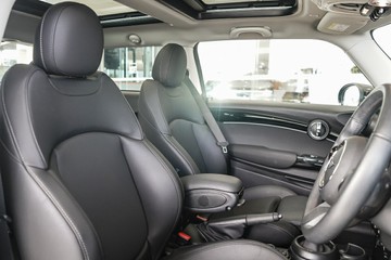https://vehicle-cdn.autoleague.cloud/31373_U309766_14.jpg