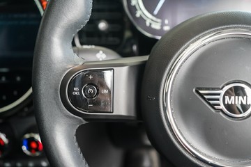 https://vehicle-cdn.autoleague.cloud/31373_U309766_16.jpg