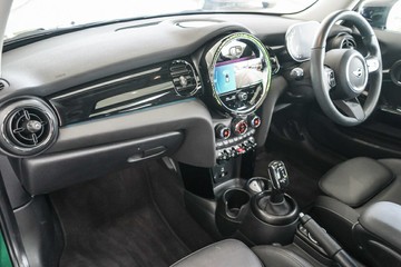 https://vehicle-cdn.autoleague.cloud/31373_U309766_23.jpg