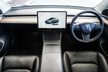 https://vehicle-cdn.autoleague.cloud/31373_U309769_15.jpg