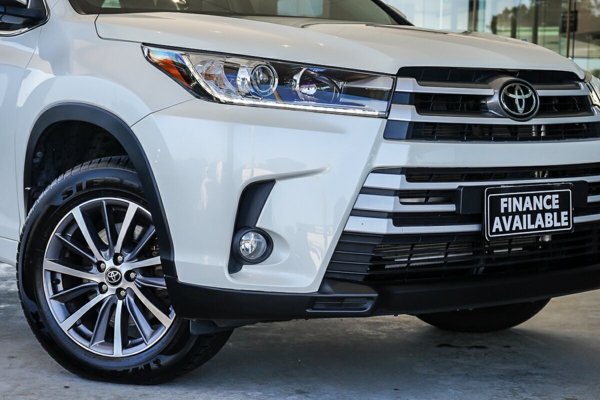 Toyota Kluger image 2