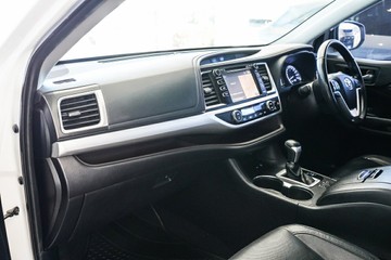 https://vehicle-cdn.autoleague.cloud/31373_U309774_20.jpg