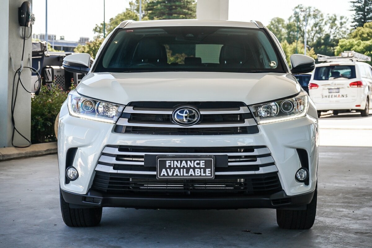 Toyota Kluger image 3