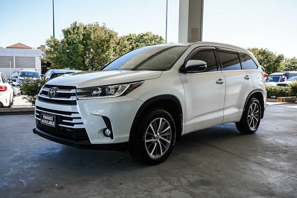 Toyota Kluger image 4