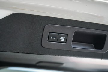 https://vehicle-cdn.autoleague.cloud/31373_U309785_12.jpg