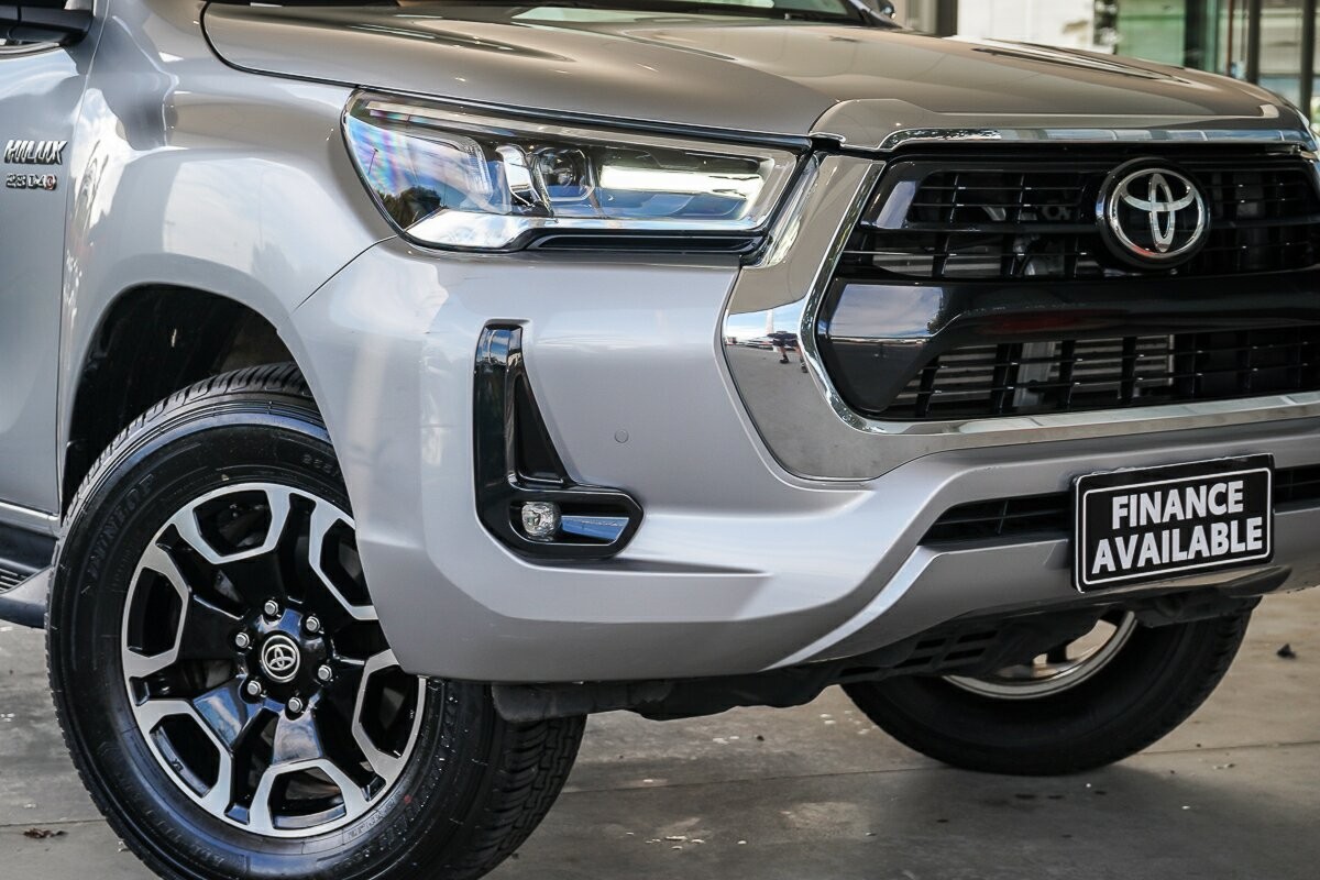 Toyota Hilux image 2