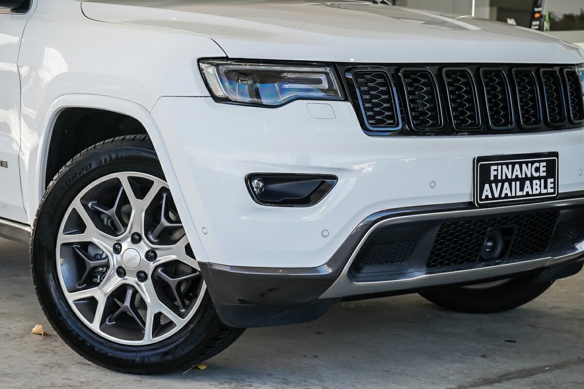 Jeep Grand Cherokee image 2