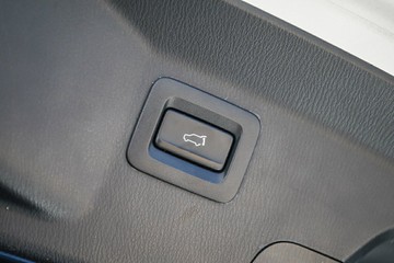 https://vehicle-cdn.autoleague.cloud/31373_U309792_12.jpg