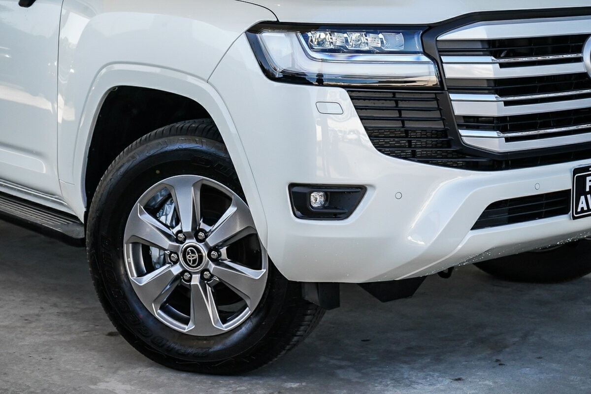 Toyota Landcruiser image 2