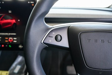 https://vehicle-cdn.autoleague.cloud/31373_U309801_12.jpg