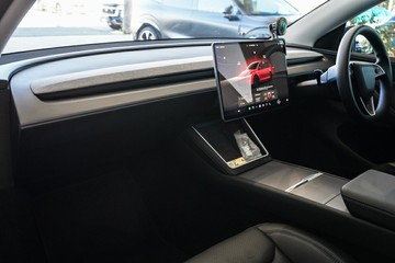 https://vehicle-cdn.autoleague.cloud/31373_U309801_17.jpg
