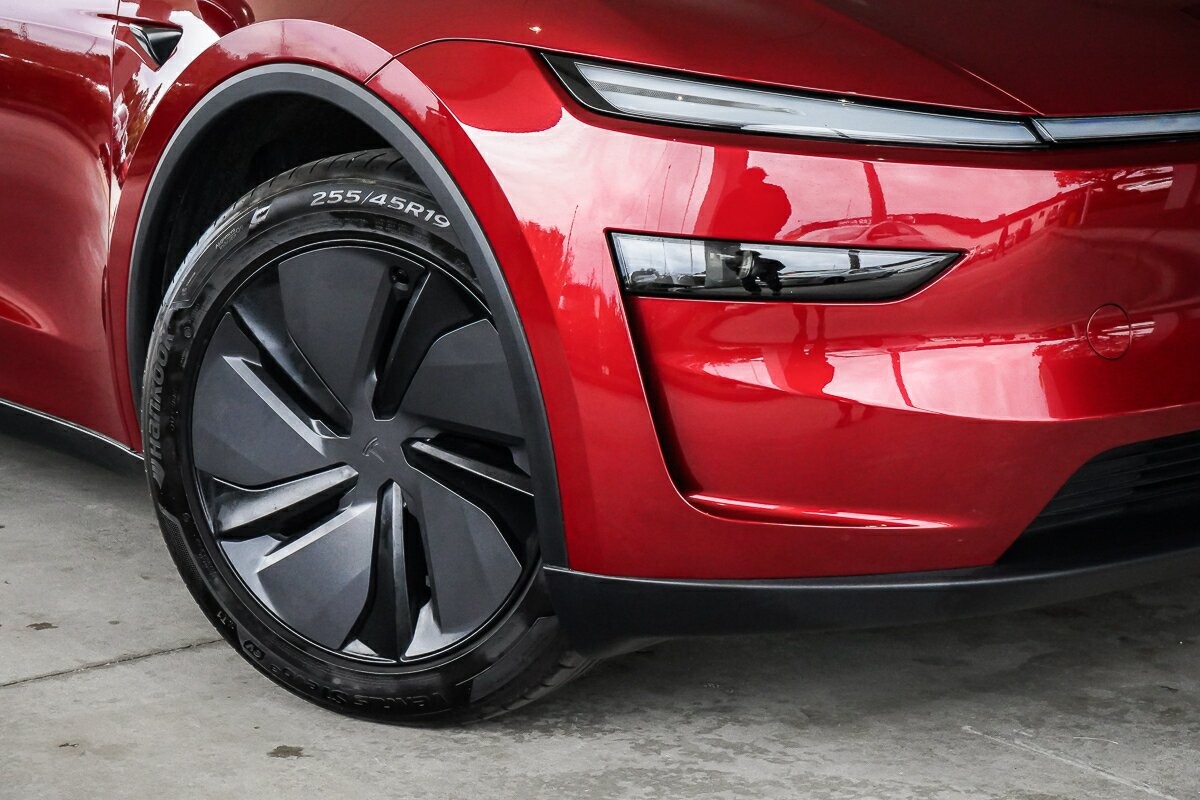 Tesla Model Y image 2