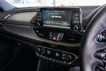 https://vehicle-cdn.autoleague.cloud/31373_U309803_16.jpg