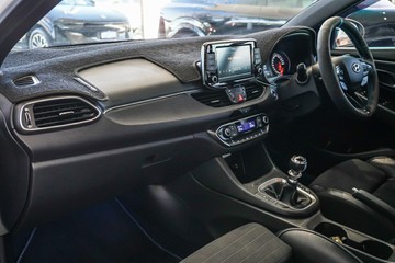 https://vehicle-cdn.autoleague.cloud/31373_U309803_19.jpg