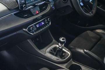 https://vehicle-cdn.autoleague.cloud/31373_U309803_21.jpg