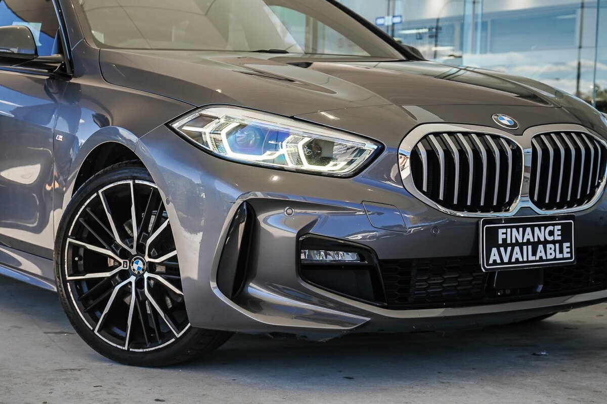 BMW 1 Series image 2