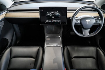 https://vehicle-cdn.autoleague.cloud/31373_U309809_15.jpg