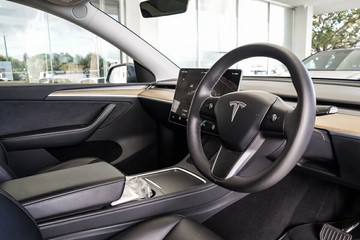 https://vehicle-cdn.autoleague.cloud/31373_U309809_16.jpg