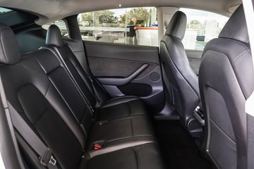 https://vehicle-cdn.autoleague.cloud/31373_U309810_12.jpg