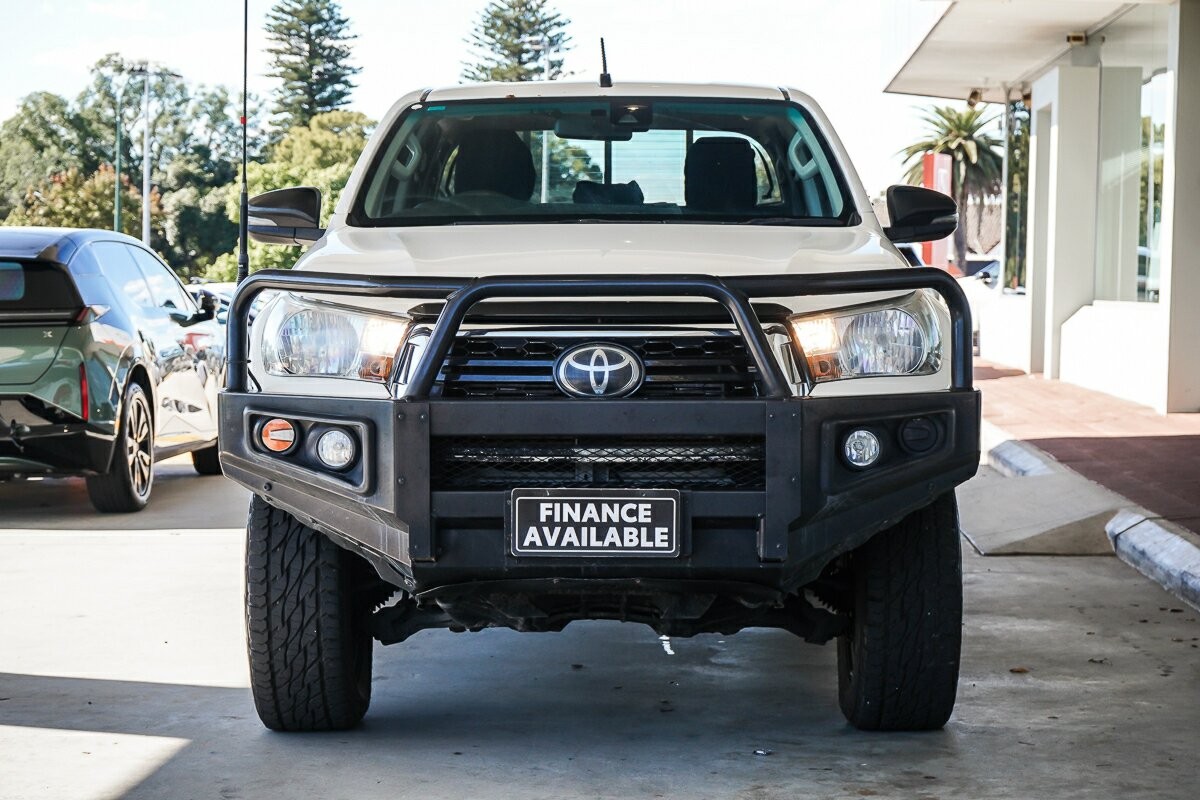 Toyota Hilux image 3