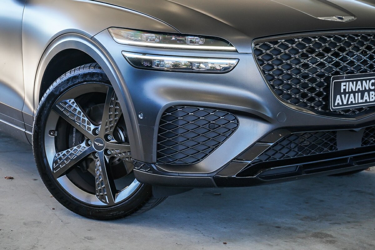Genesis Gv70 image 2