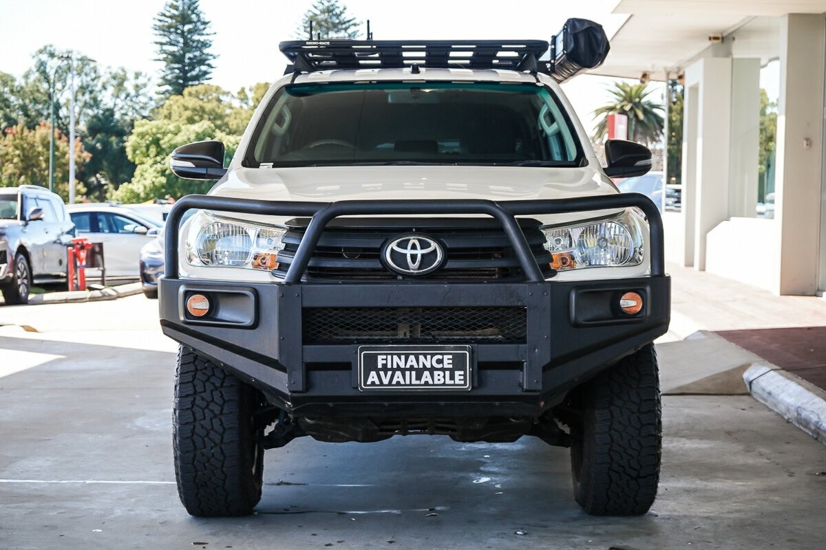 Toyota Hilux image 3