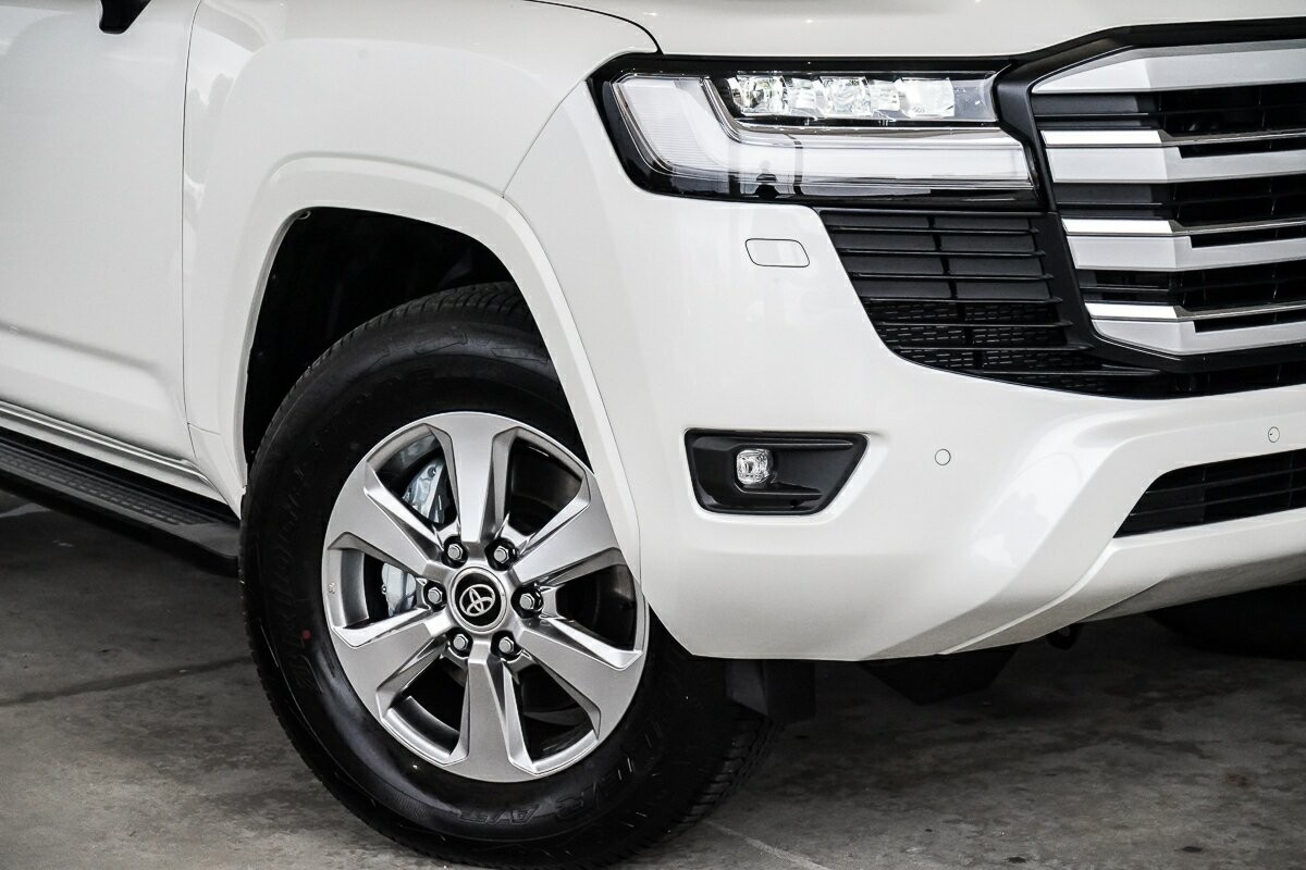 Toyota Landcruiser image 2