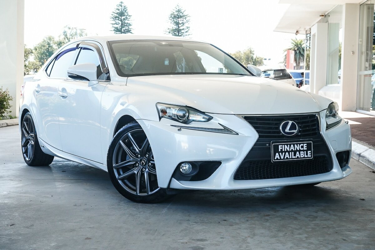 Lexus Is image 1