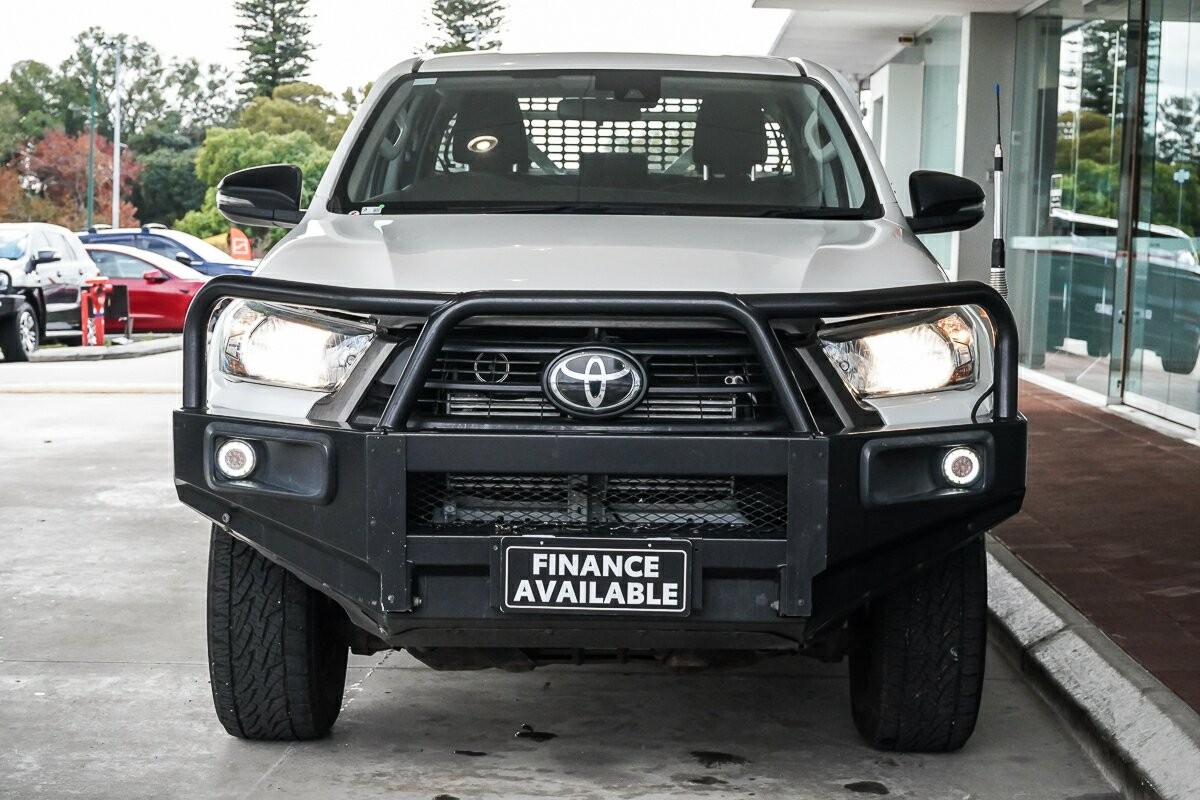 Toyota Hilux image 3