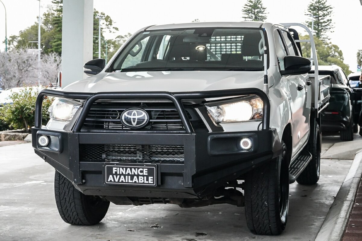 Toyota Hilux image 4