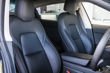 https://vehicle-cdn.autoleague.cloud/31373_U309873_17.jpg