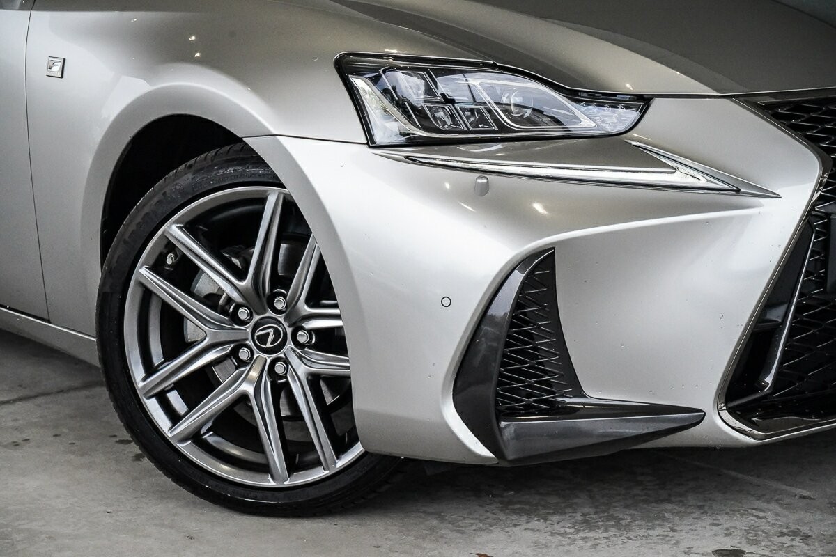 Lexus Is image 2