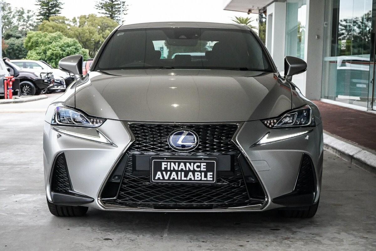 Lexus Is image 3