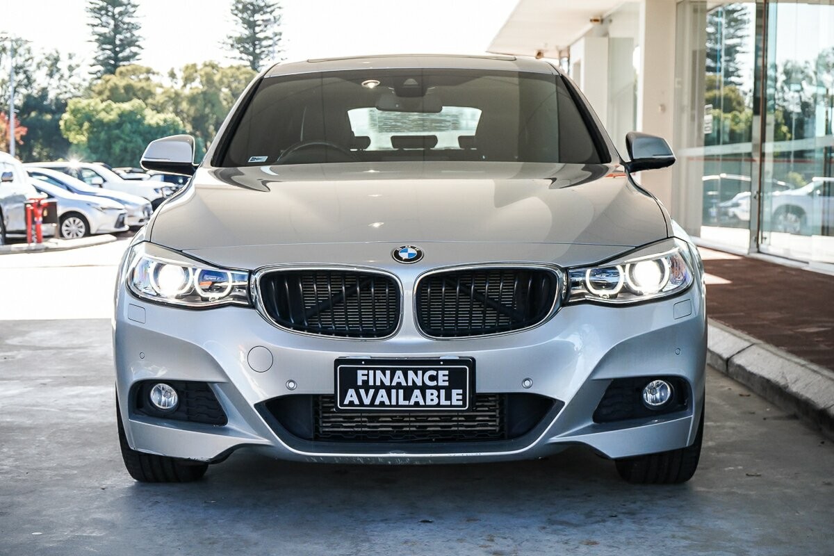 BMW 3 Series image 2