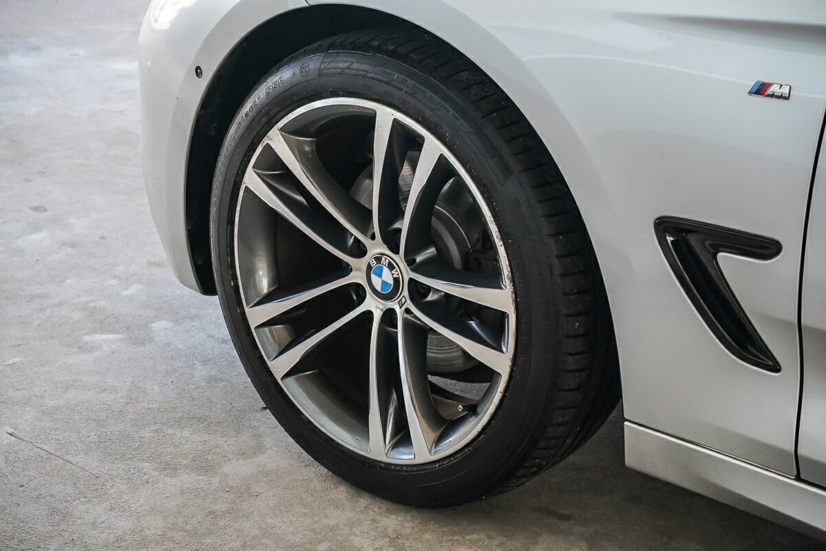 BMW 3 Series image 4