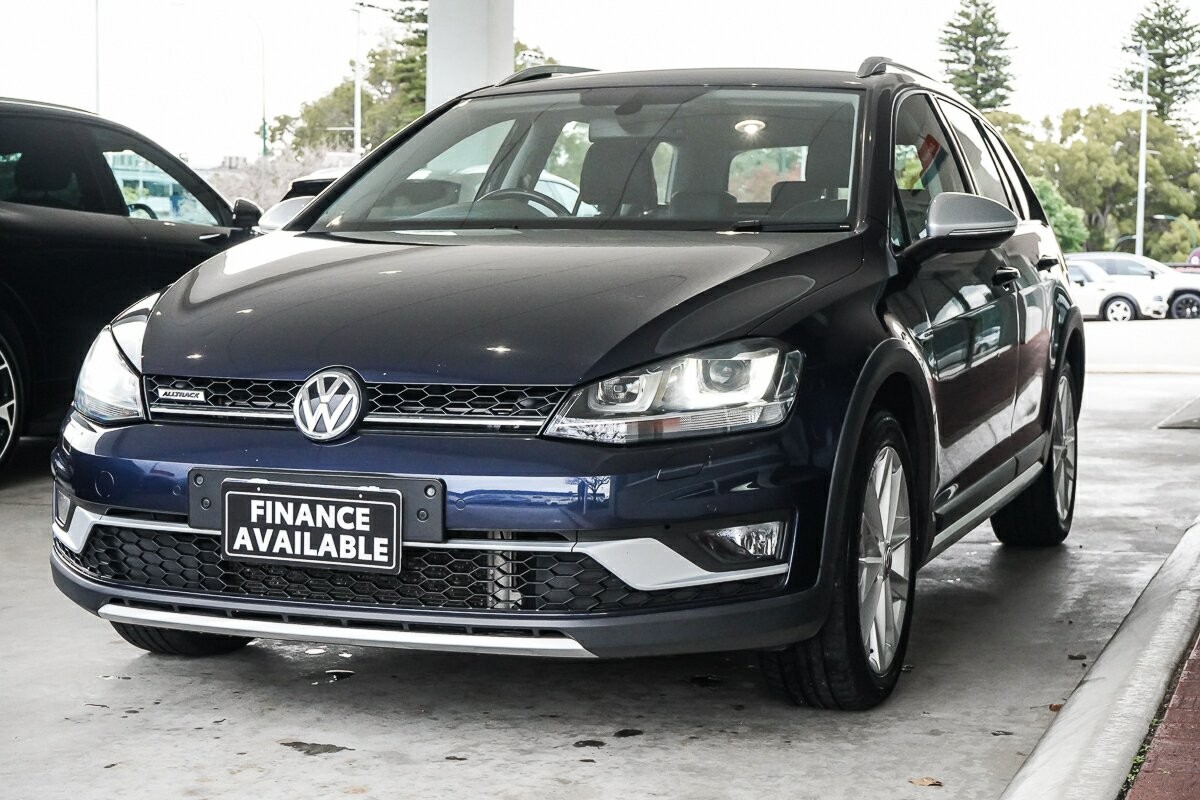 Volkswagen Golf image 4