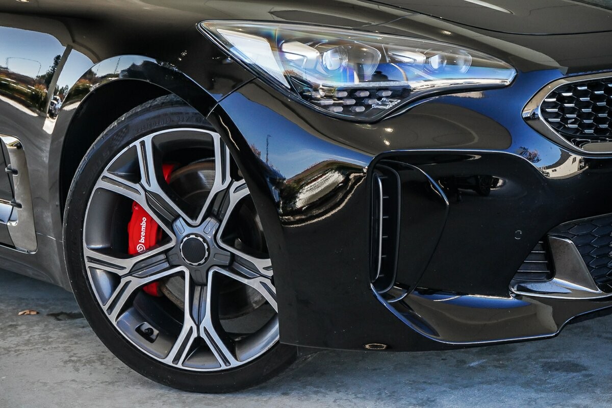 Kia Stinger image 2
