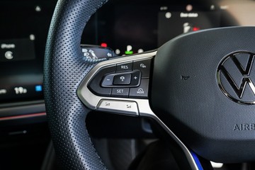 https://vehicle-cdn.autoleague.cloud/31373_U309918_16.jpg