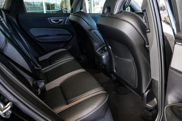 https://vehicle-cdn.autoleague.cloud/31373_U309952_12.jpg