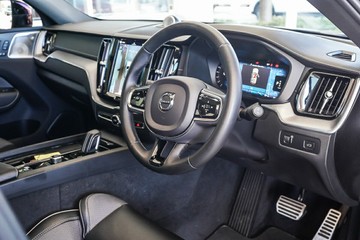 https://vehicle-cdn.autoleague.cloud/31373_U309952_15.jpg