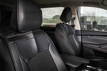https://vehicle-cdn.autoleague.cloud/31373_U309959_12.jpg