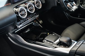 https://vehicle-cdn.autoleague.cloud/31373_U309968_21.jpg