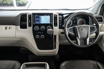 https://vehicle-cdn.autoleague.cloud/31373_U309975_12.jpg
