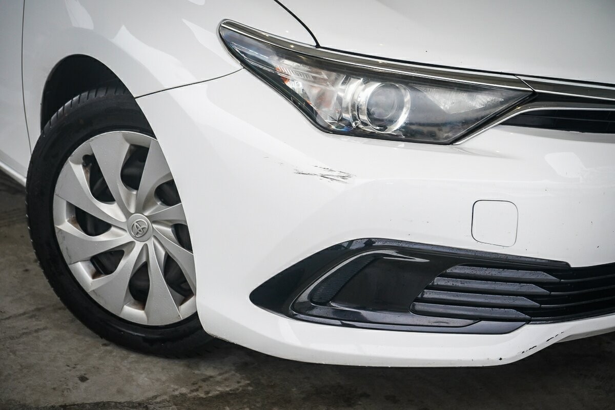 Toyota Corolla image 2