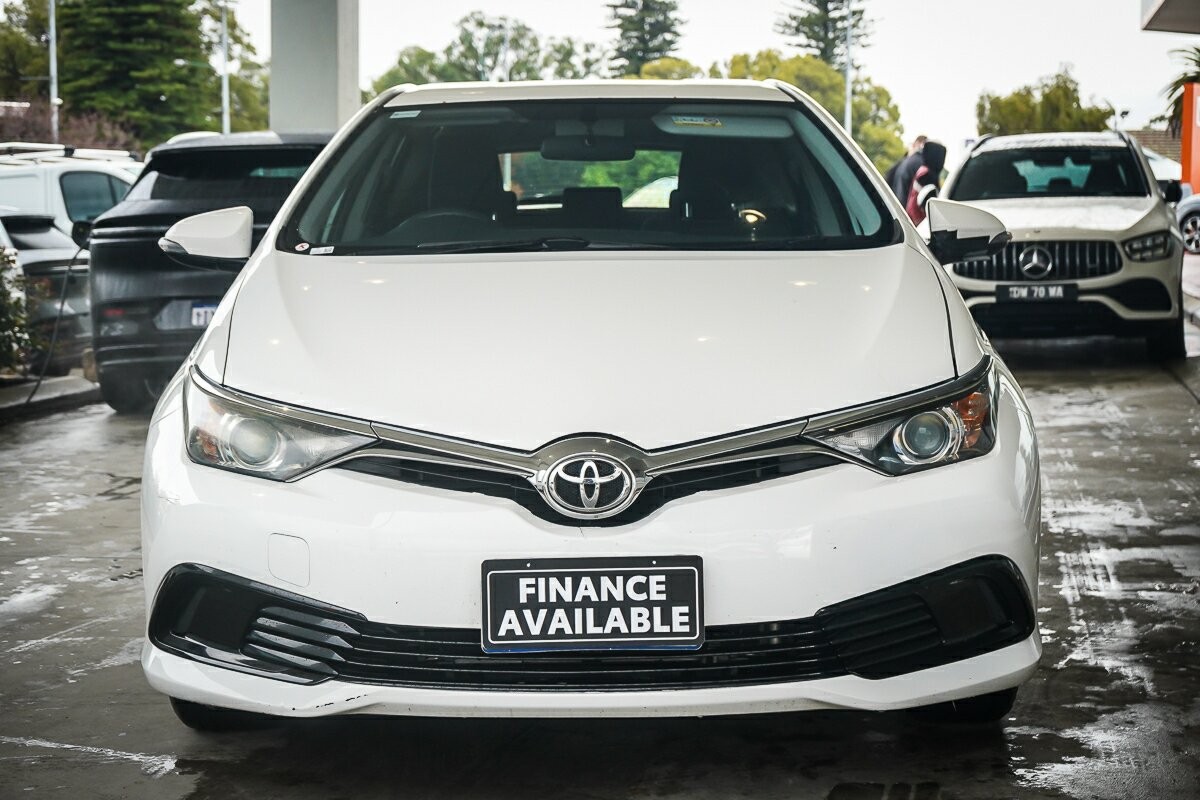 Toyota Corolla image 3